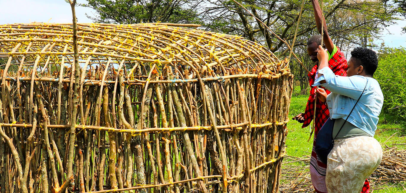 Building Manyattas with the Maasai <span>1 Day Cultural Tour</span>